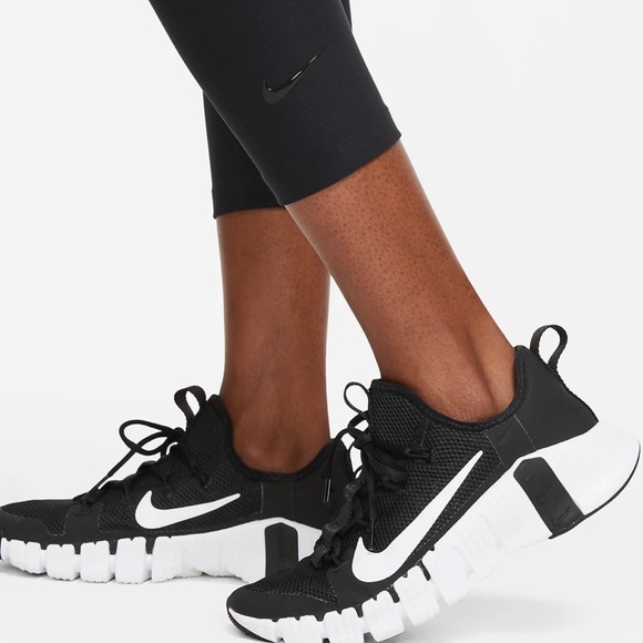 Nike women high waisted crops leggings small new - Picture 3 of 3
